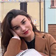 Studentessa del Liceo Linguistico, sono disponibile anche per ripetizioni di francese, italiano, inglese e storia